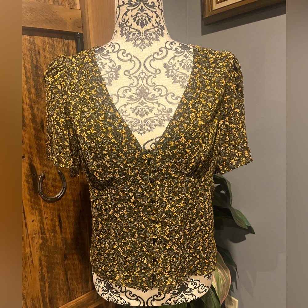 Sugar + Lips button down top size medium